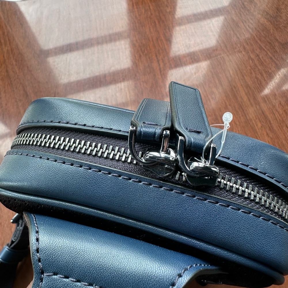 Cooper Medium‎ Ombré Logo Sling Pack - Picture 6 of 6